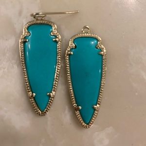 Kendra Scott arrowhead earrings- missing a hook.